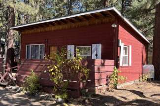 3066 Oakland Ave- Quaint Cabin near the Lake